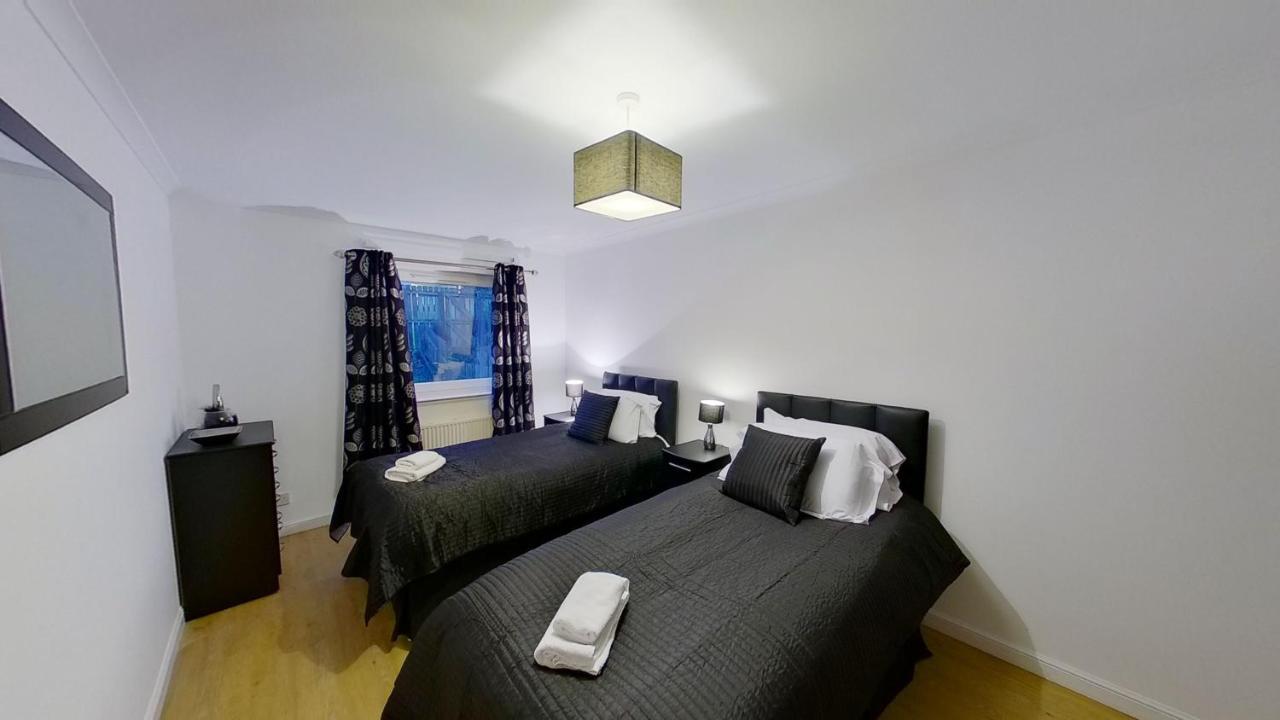 Orange Town House - Shaw Road, Only 6 Minutes To City Centre Абърдийн Екстериор снимка