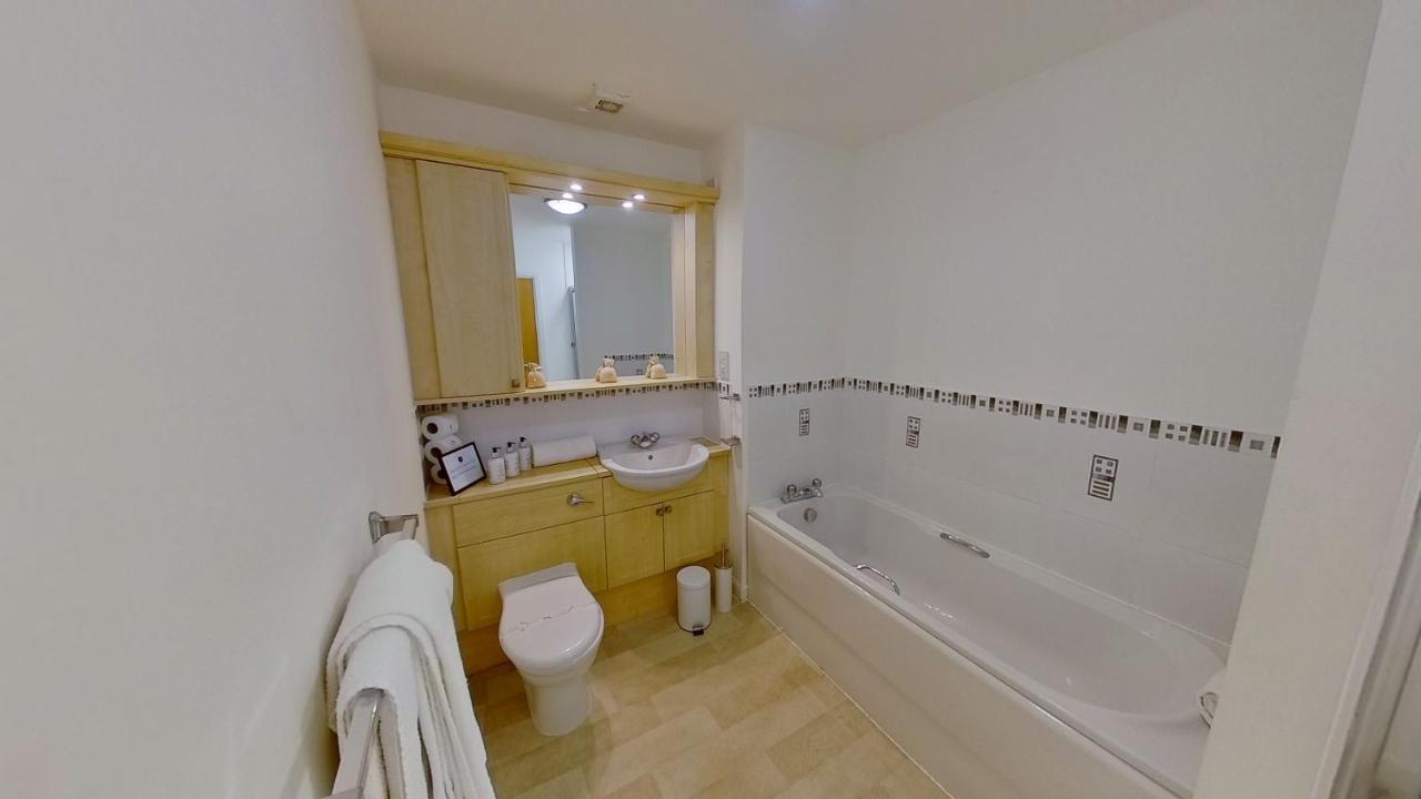 Orange Town House - Shaw Road, Only 6 Minutes To City Centre Абърдийн Екстериор снимка