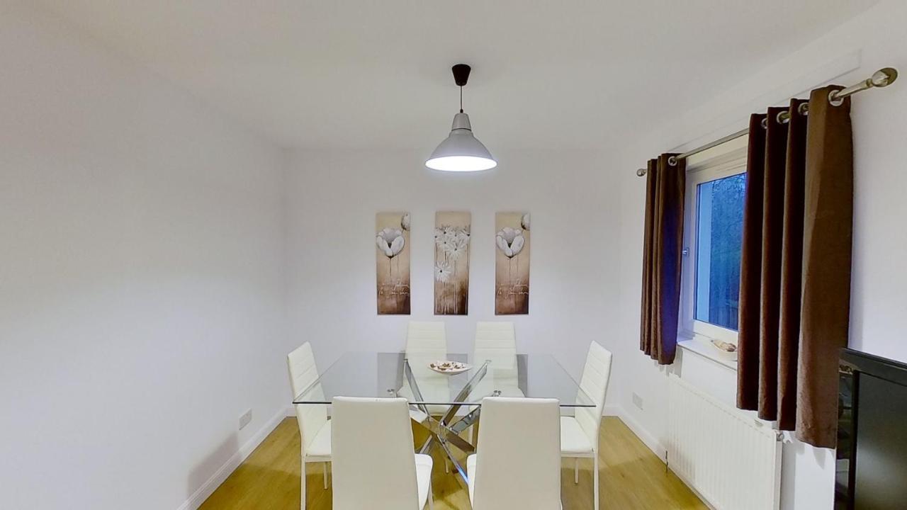 Orange Town House - Shaw Road, Only 6 Minutes To City Centre Абърдийн Екстериор снимка