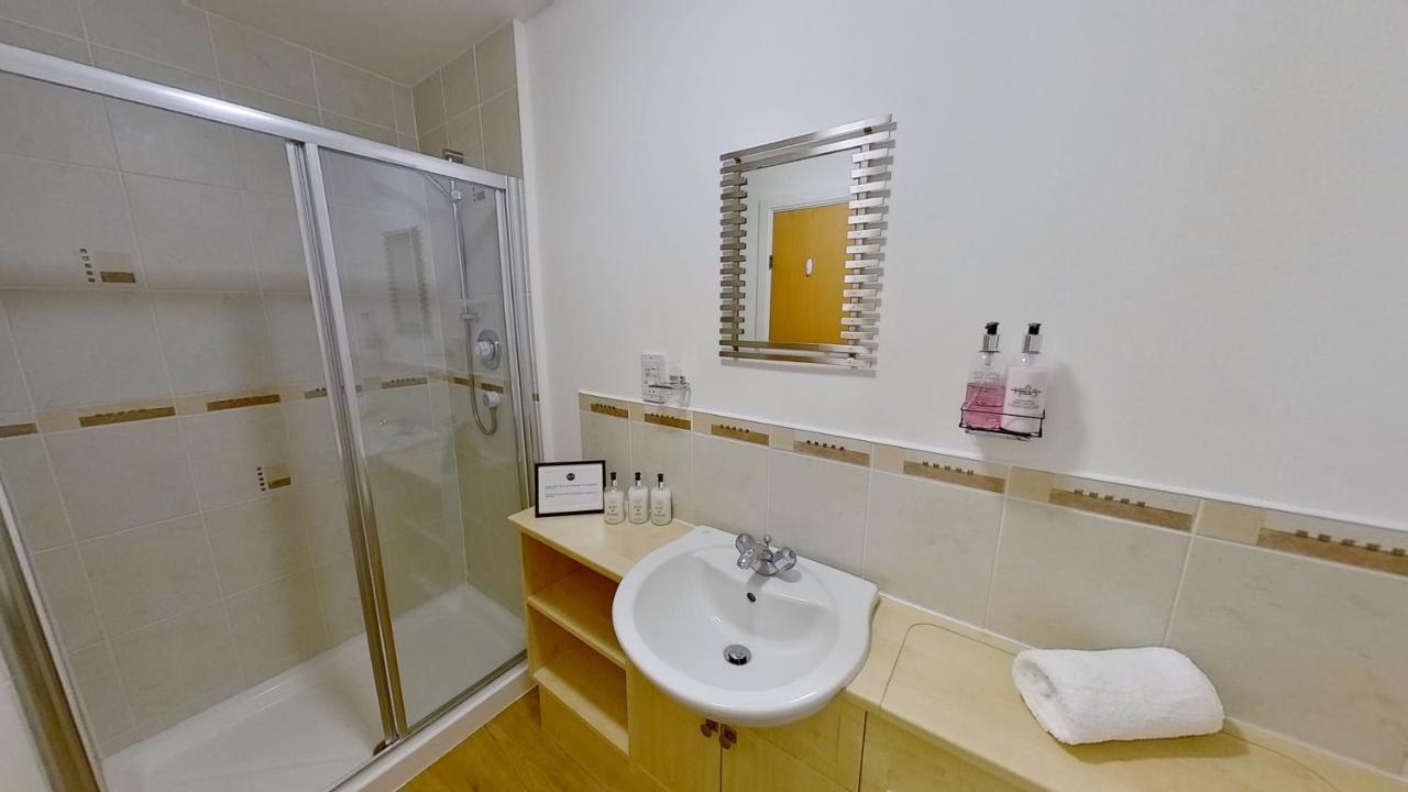 Orange Town House - Shaw Road, Only 6 Minutes To City Centre Абърдийн Екстериор снимка