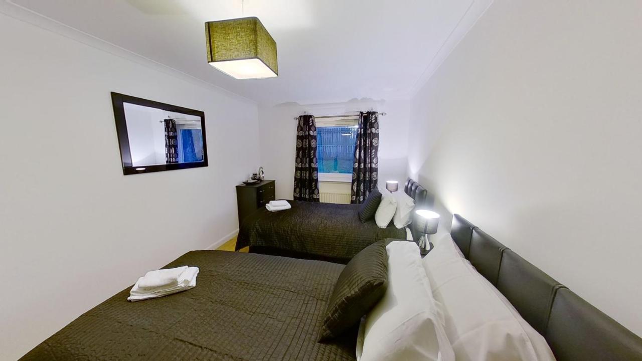 Orange Town House - Shaw Road, Only 6 Minutes To City Centre Абърдийн Екстериор снимка