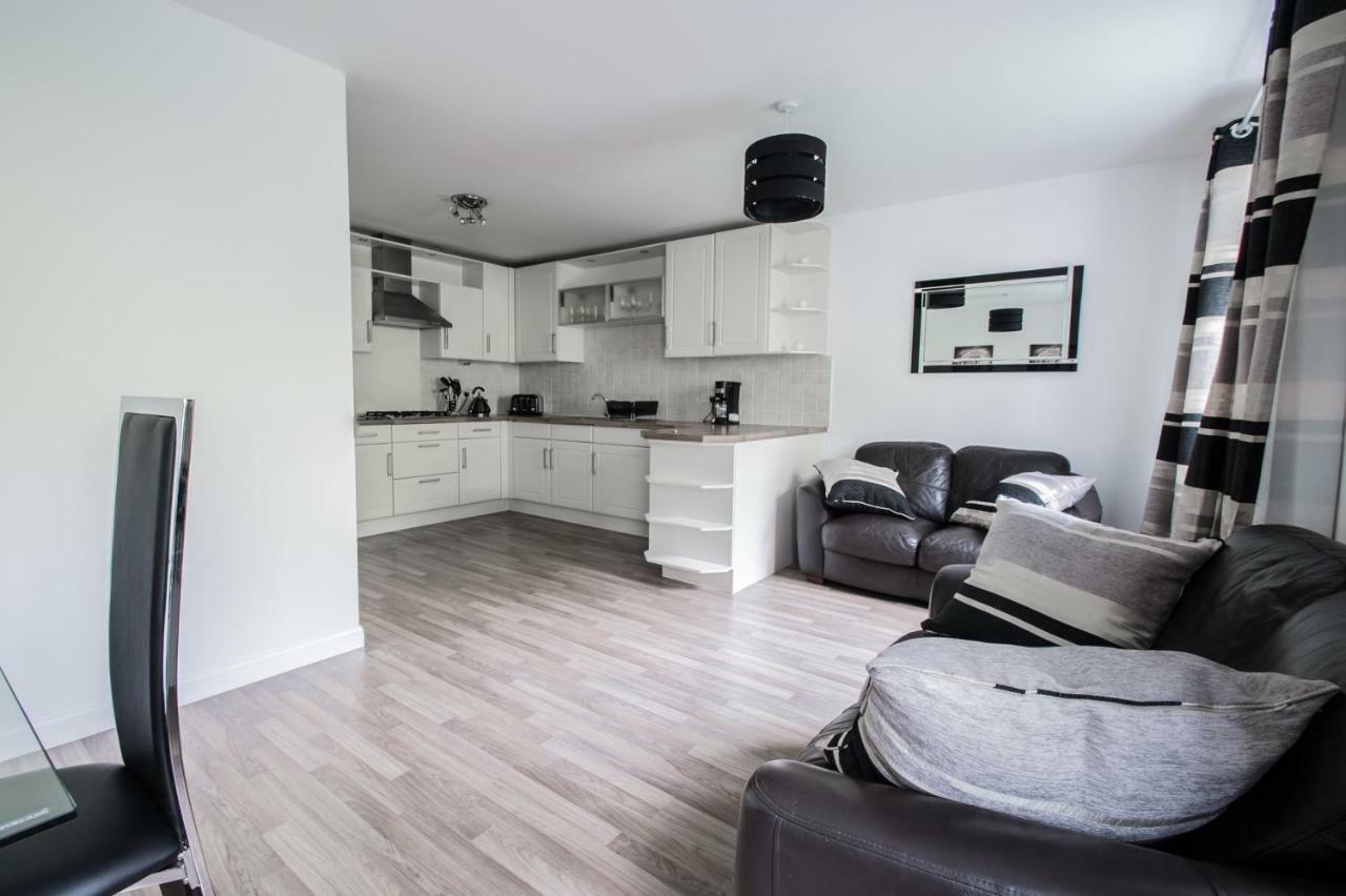 Orange Town House - Shaw Road, Only 6 Minutes To City Centre Абърдийн Екстериор снимка